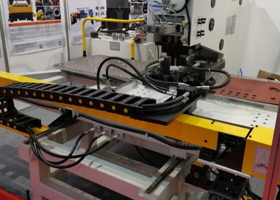 برای صنعت برج فولاد استفاده می شود Cnc Plate Punching Machine