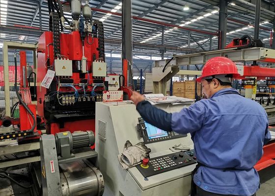 خط تولید پانچ CNC برای تیر طولی خودرو با طول 4000 - 8000 میلی‌متر و نیروی اسمی 1200 کیلو نیوتن