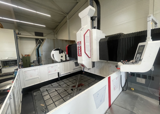 ارتفاع دروازه 800 میلی متر دستگاه سوراخکاری صفحه فلنج ماشینکاری دروازه ای CNC مخروطک اسپیندل BT50