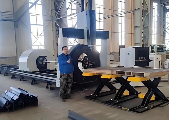 مدل LC2412 دستگاه برش ليزر لوله CNC استفاده از قدرت ليزر MAX6000
