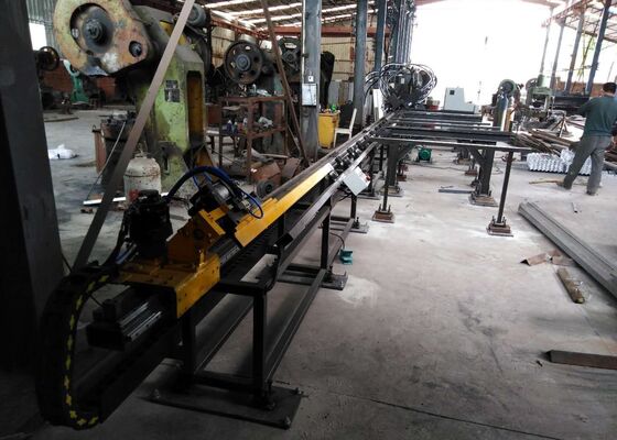 قطعات تولید در مقیاس بزرگ Cnc فولاد صاف کانال فولاد سوراخ کردن تایپ ماشین 3 محور