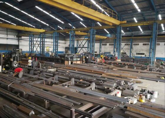 با نشان دادن عملکرد برش Cnc زاویه ماشین سوراخ کردن خط برای برج ارتباطات قدرت