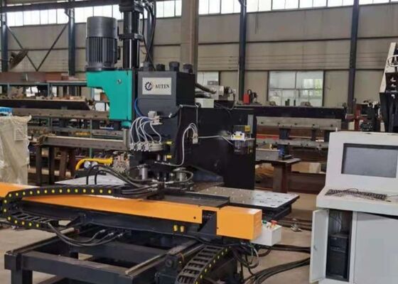 برای صنعت برج فولاد استفاده می شود Cnc Plate Punching Machine