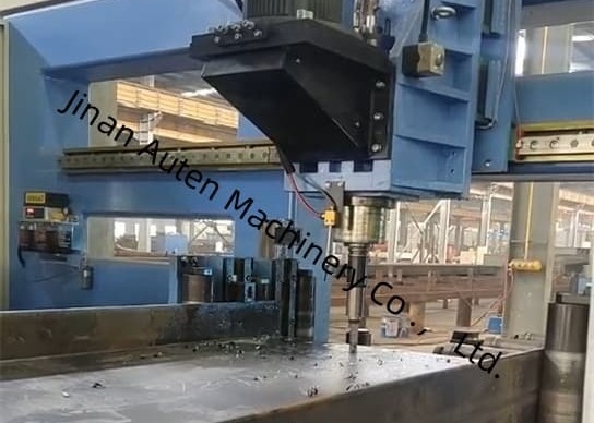 BT40 مدل ماشین حفاری قطب H CNC با سرعت بالا قطر سوراخ 5-30mm
